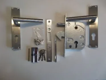 Weekendaanbieding Complete set voor schuifpoorten met RVS deurkruk en -schild