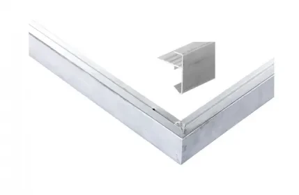 Aluminium daktrimset recht t.b.v. plat dak, maximale dakmaat 505 x 350 cm. Speciale Aanbieding
